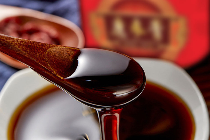 膏滋加工的“八繁之功”：揭秘一滴精品膏滋背后的匠心工藝與現(xiàn)代科技